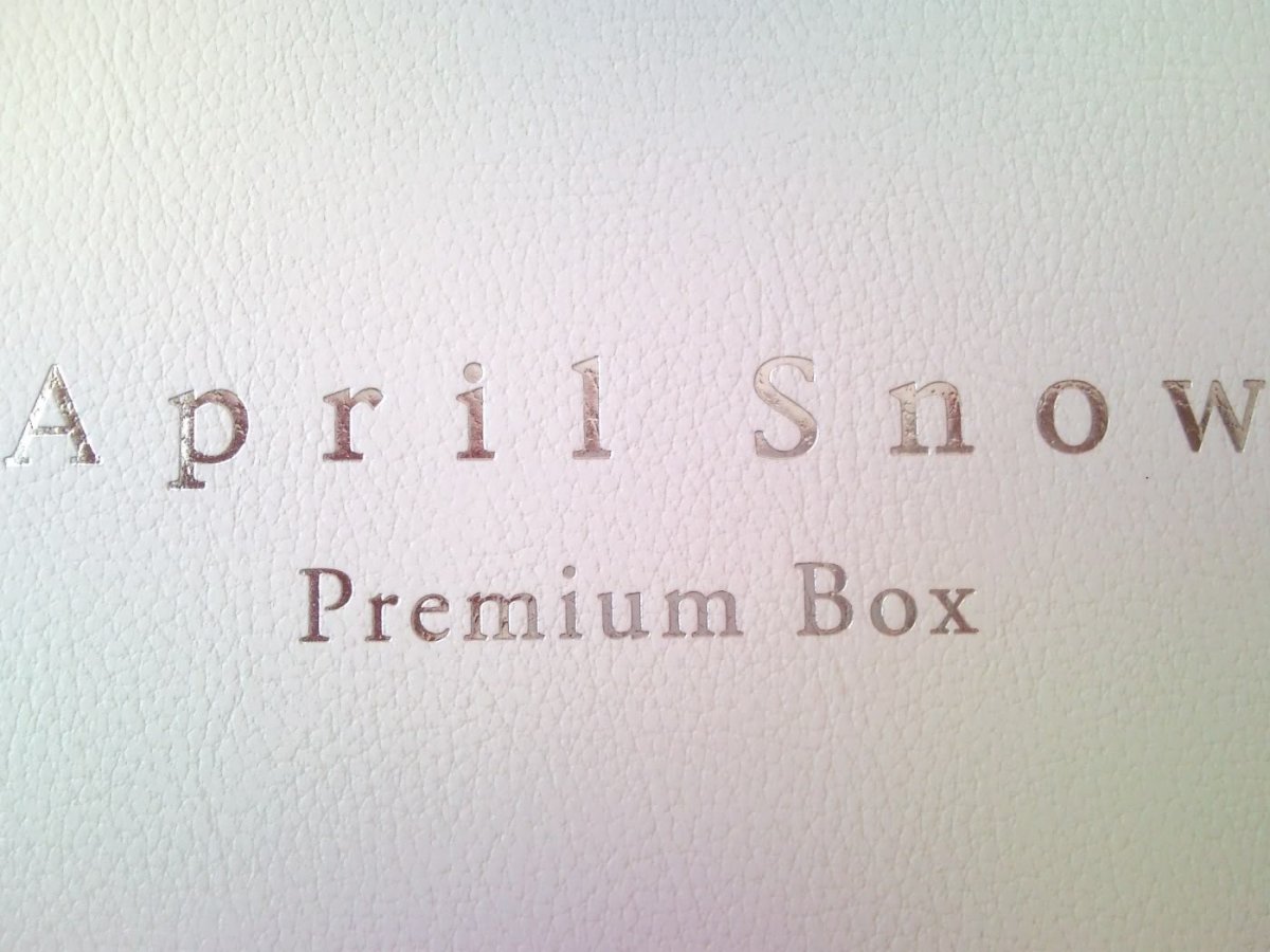 April Snow Premium Box Japan (2).jpg