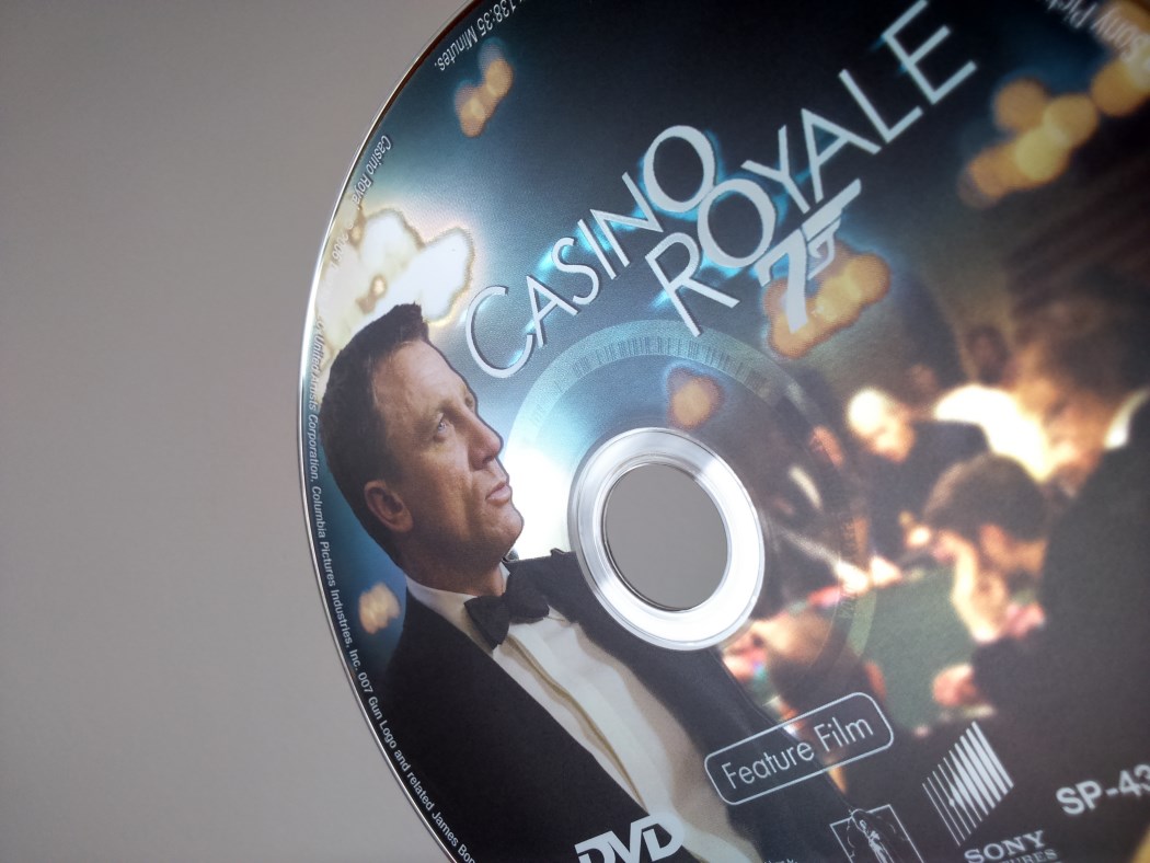 Casino Royale Digipak Esp (23).jpg