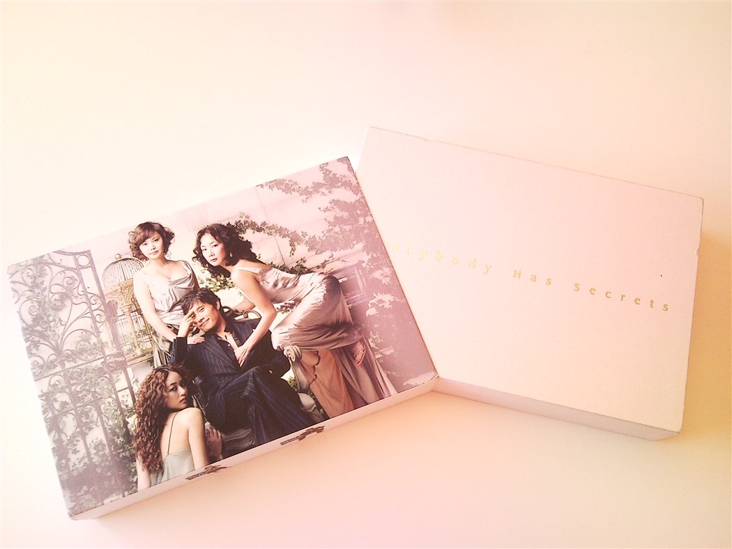 Everybody Has Secrets Limited Edition Gift Set JAP (18).jpg