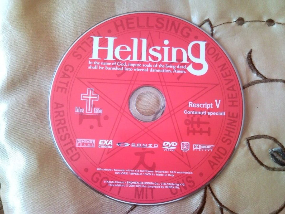 Hellsing Deluxe Edition Italia (11).jpg