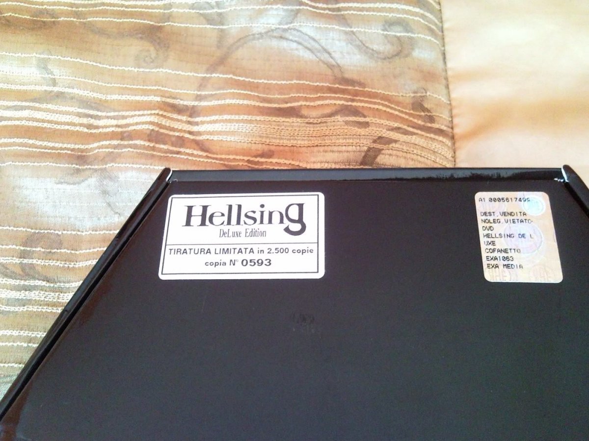Hellsing Deluxe Edition Italia (3).jpg