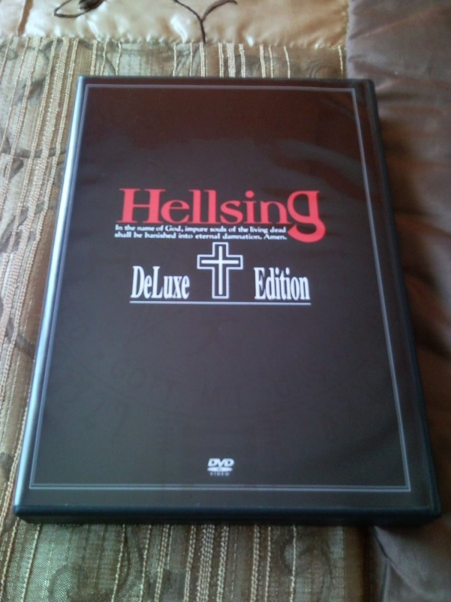 Hellsing Deluxe Edition Italia (5).jpg