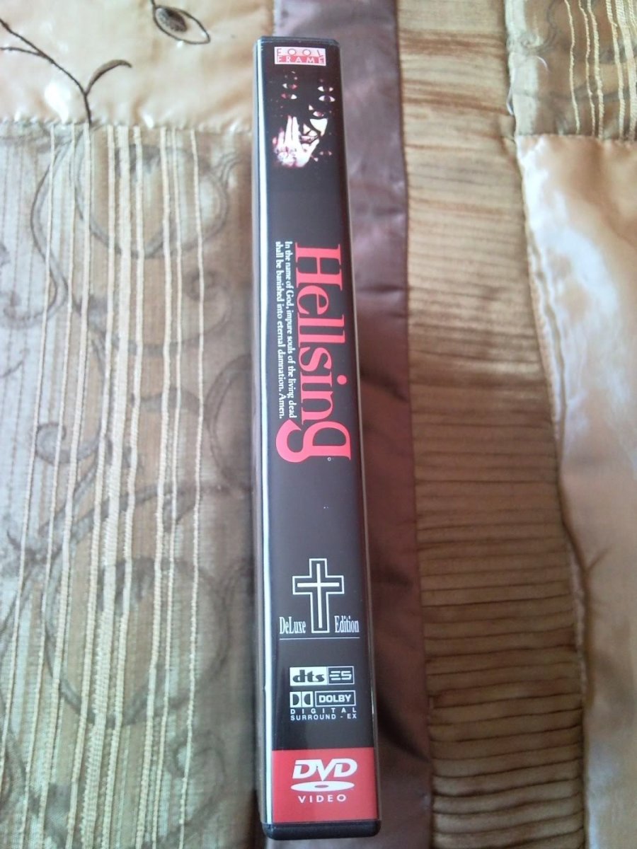 Hellsing Deluxe Edition Italia (6).jpg