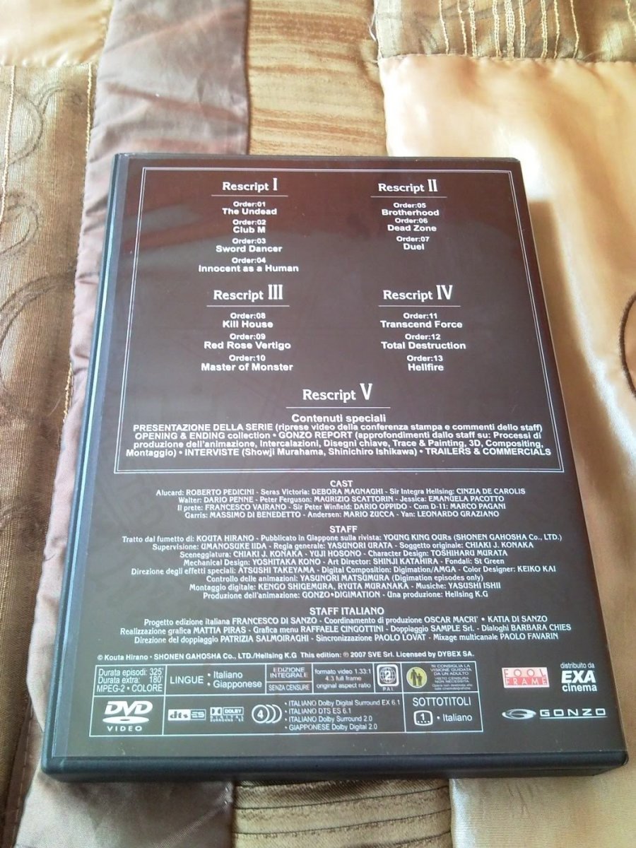 Hellsing Deluxe Edition Italia (7).jpg